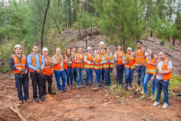 Falcondo muestra su compromiso con la conservación 
de la especie endémica guayabita roja.