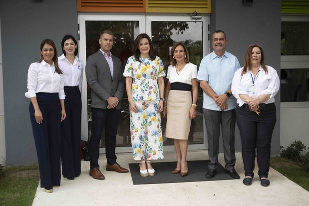 Giselle Pla, Sabrina Andújar, Jake Kheel, Noelia García de Pereyra, Haydée Rainieri, Paul Beswick y Katiuska De Camps. 
