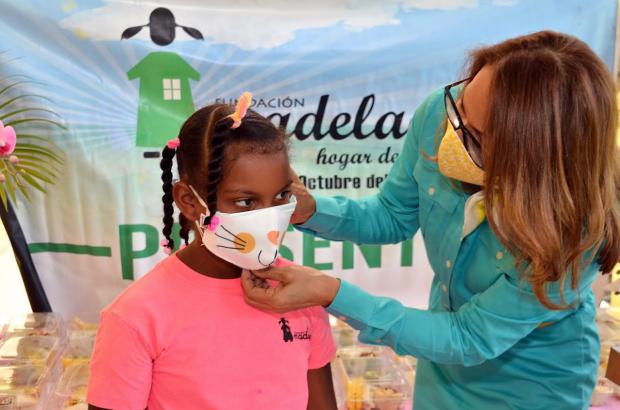 Inmoda RD entrega donativo de 600 mascarillas a hogar de niñas