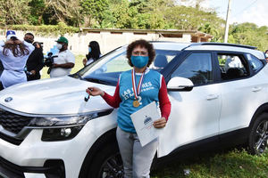 Ministerio de la Mujer entrega premio a Mujer a deportista ganadora de Medalla al Mérito a la Mujer Dominicana 2021