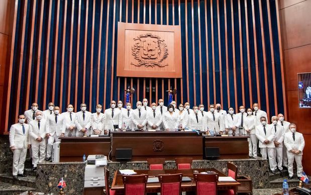 El Senado instala bufete directivo y deja abierta la segunda legislatura ordinaria.