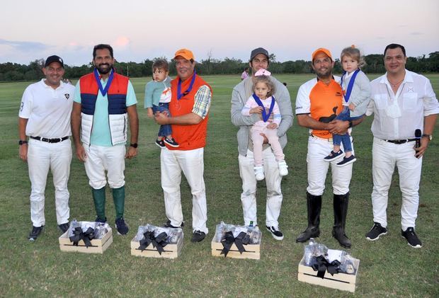 La integración de la familia siempre está presente en el torneo de polo dedicado al fenecido Fernando Arredondo.