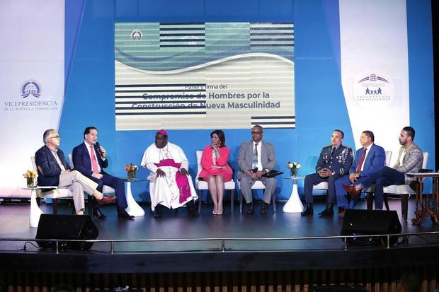 Miembros del Panel de Hombres por la Paz y la Nueva Masculinidad.