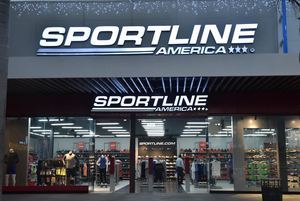 Fachada de la séptima sucursal de Sportline en Plaza Duarte Carrefour.