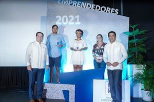 Reconocen 7 emprendedores con el Premio Pepín Corripio.