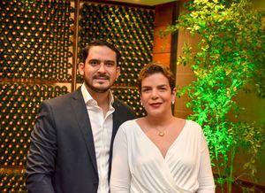 Simón Lagardera y Denisse Santos.