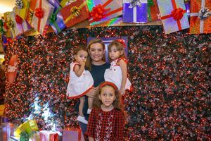 María Consuelo Bonilla, y sus hijas Elena, Lucia y Ana Rosario Bonilla.