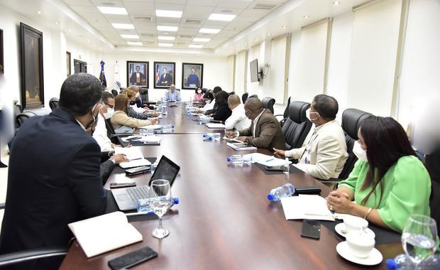 Reunión gabinete del Minerd.