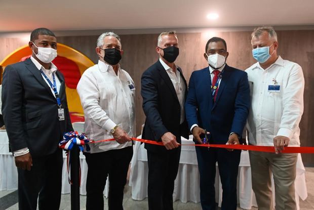 Corte cinta vuelo inauguración vuelos Zurich-Puerto Plata