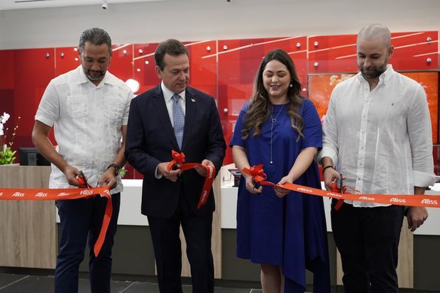 Benjamin Gonzalez, Victor Bisono Haza,Sandra Infante, Alejandro Constantinau.