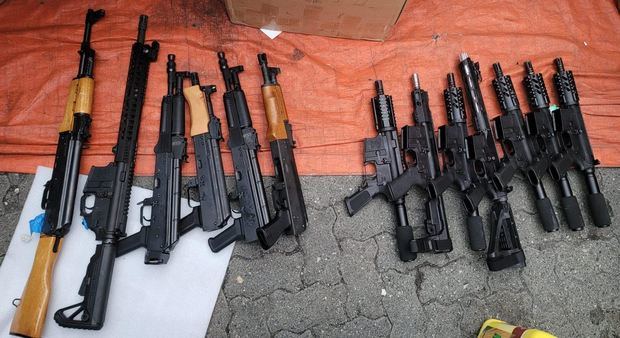 DGA decomisa cargamento de armas de fuego en puerto de Haina Oriental.