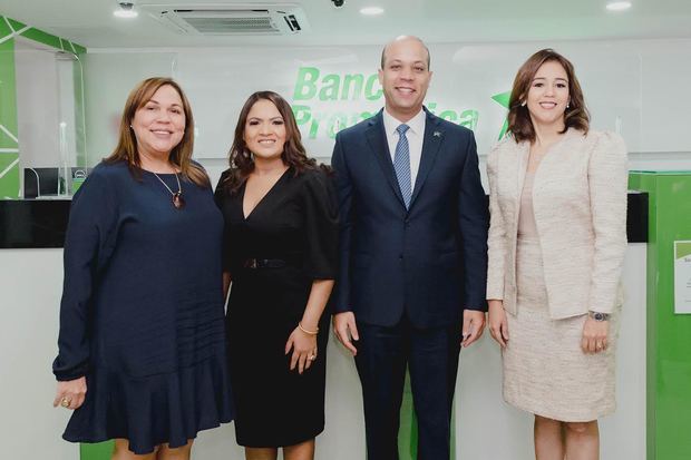 Mildred Peralta, Kenia Familia, Carlos Julio Camilo y Marilyn Portorreal.