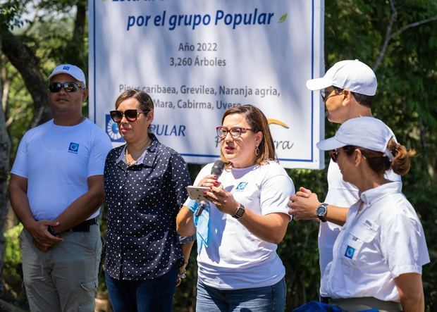 los señores Leonel NG, Libby Padilla, Ayeisa de los Santos, Elías Dinzey y Carmen Rita Cordero.  
