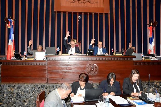 El Senado aprueba en primera lectura proyecto reduce ganancias de las AFP.