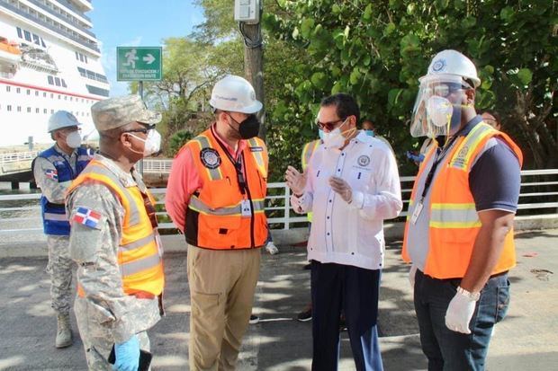 El Director Ejecutivo Víctor Gómez Casanova y el Gobernador provincial Teodoro Reyes encabezaron el operativo de recibimiento.