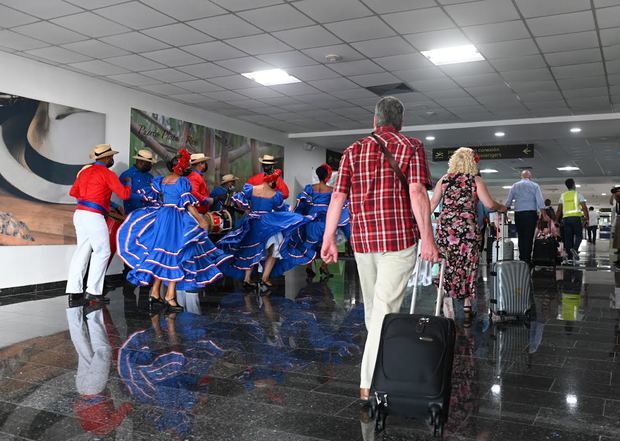 Llegada turistas vuelos Zurich-Puerto Plata.