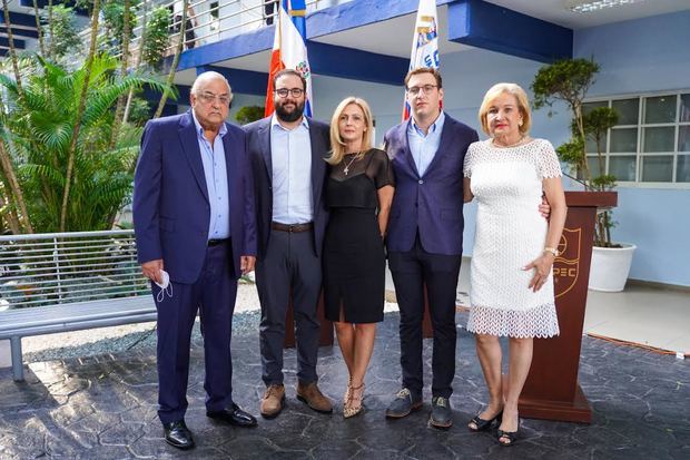 Alejandro Farach,Alejandro Farach Hijo,Carmen Olavarrieta, Andrés Farah y Matilde Cruz de Farach.