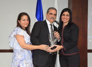 Esther Brens, Arturo Espinal y Ana Ventura.