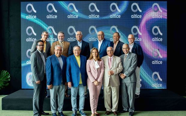 Ana Figueiredo, CEO de Altice Dominicana, durante en un encuentro con directores de prensa y líderes de opinión de la ciudad de Santiago.