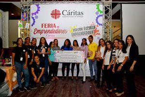Cáritas realiza Feria de Emprendedores y Concurso Escuela Emprendedora