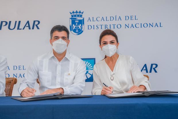 Christopher Paniagua, presidente ejecutivo del Banco Popular Dominicano y Carolina Mejía, alcaldesa del Ayuntamiento del Distrito Nacional. 
