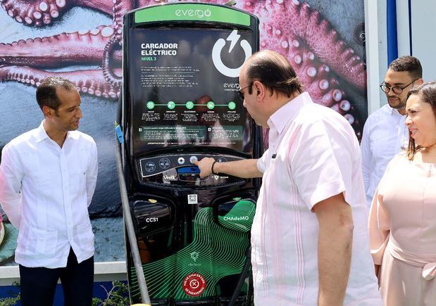 Instalarán estaciones de carga para vehí­culos eléctricos en todos los aeropuertos del paí­s.