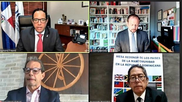 Imagen de los expositores durante el webinar, desde la izquierda, en la parte superior, Sigmund Freund, director general de la DGAPP; Chris Bennett, socio del bufete de abogados Cabral & Díaz y Fernando González Nicolás, presidente de la Mesa de la Mancomunidad.