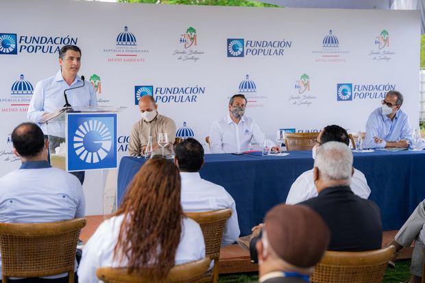 El presidente ejecutivo del Banco Popular, señor Christopher Paniagua.