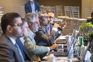 Los jurados del Demo Day del programa de Pre Aceleración Cree Banreservas 2021: Roger Marte, director de Emprendimiento de Industria Comercio y Mipymes (MICM); Ramón Tarragó, asesor y miembro de Nexxus; Rafael Faxas, asesor Cree Banreservas; Gabriel Tineo, presidente de Enlaces, Red de Inversionistas Ángeles, y Héctor Morillo, gerente general de 100 montaditos República Dominicana.