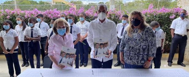 MESCYT y Fundación MIR formarán alianza estratégica para otorgar becas a estudiantes meritorios