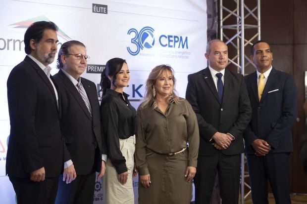 Manuel Cabral, Superintendente Rafael Velazco, Isabel Cristina Rola, Isabel Figueroa de Rolo, Carlos Birbuet y Emilio Contreras.
