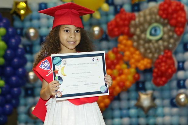 Maria Valentina García Valdez se graduó de Kindergarten.
