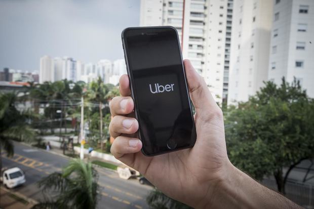 Uber e INTRANT firman acuerdo para regular los servicios de plataformas tecnológicas en el país.