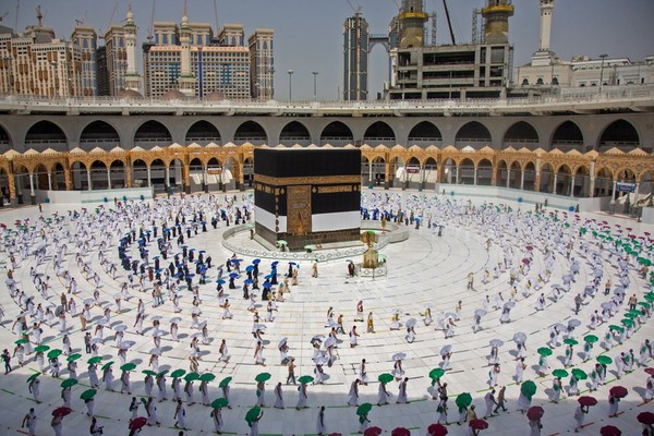 La Gran Mezquita en el primer día de celebración del Eid al-Adha en La Meca, Arabia Saudita.