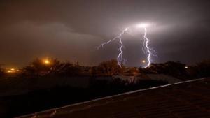 Vaguada y onda tropical producirán aguaceros, tormentas eléctricas y rafagas de viento
 