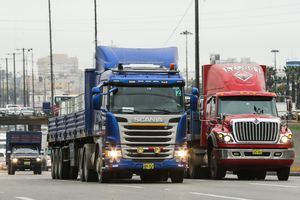 Disponen prohibir circulación de vehí­culos de carga por Navidad y Año Nuevo