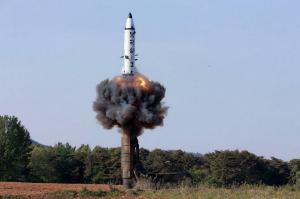 Corea del Norte lanza misil y está feliz