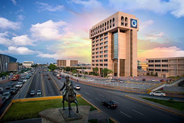 001-Torre Popular, sede del Banco Popular Dominicano.