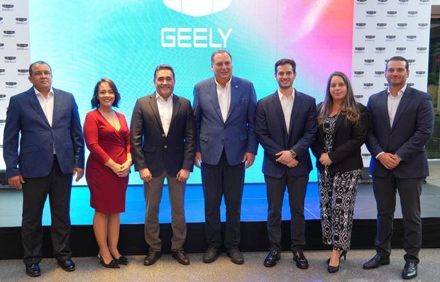 Juan Miguel Peguero, Betsy Almonte, Iván Pérez, Fernando Villanueva Sued, Juan Miguel Villanueva, Yoslaydy Pérez y Fernando Miguel Villanueva.