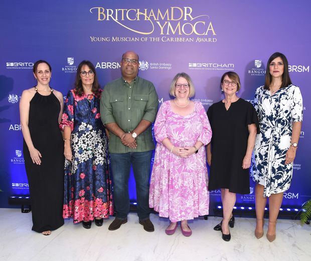 Mía Vidal, María del Pilar Díaz, Amauris Vásquez, Carol Van der Walt, Marinella Sallent y Nicole Toribio. 