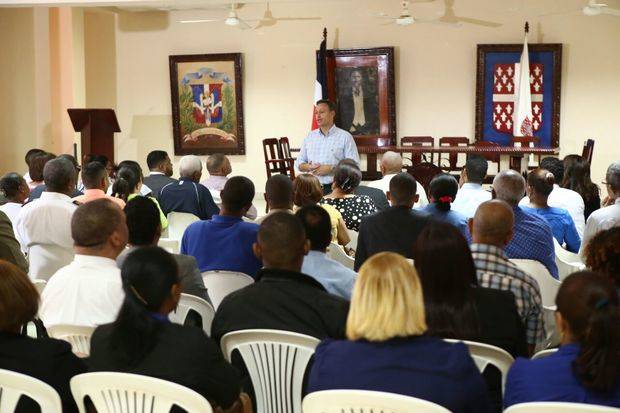 Procurador Jean A. Rodriguez durante la reunión.