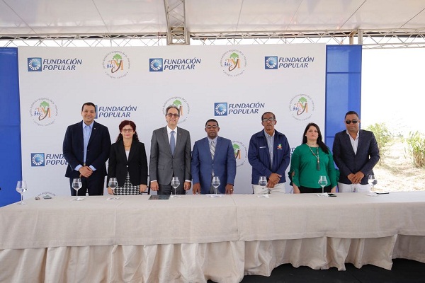 El humedal contribuirá al sostenimiento ecosistémico del Jardín Botánico de Santiago. En la foto, de izquierda a derecha, los señores Elías Dinzey, Belkis García, José Mármol, Genaro Rodríguez, Manuel Serrano, Ana Idalia Grullón y William Ventura.