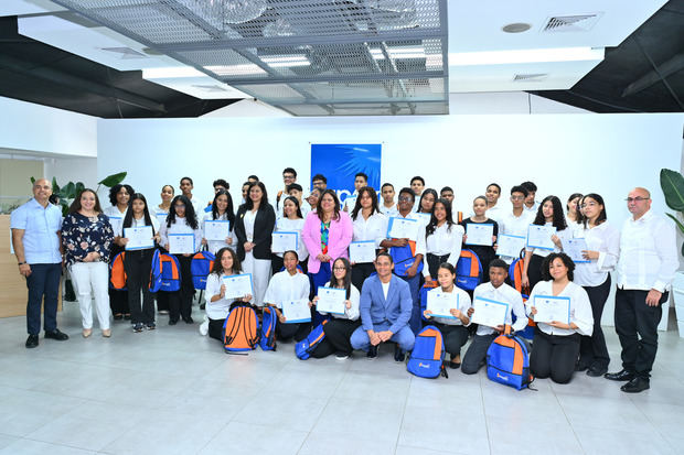 Juventud certificada en ciberseguridad en el programa Futuros Empresarios de CAPEX.