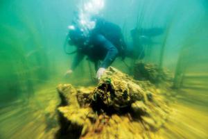 Bolivia promueve el buceo para mostrar ruinas tiahuanacotas en el Titicaca