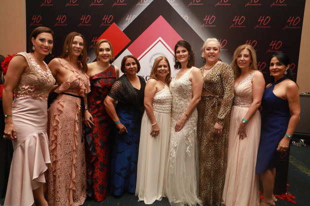 Jenny de Guzmán, Sonia de Rodríguez, Carmen de Morales, Amarilis de Pena, Heydi de González, María Isabel de Giudicelli, Raquel de Schimensky.