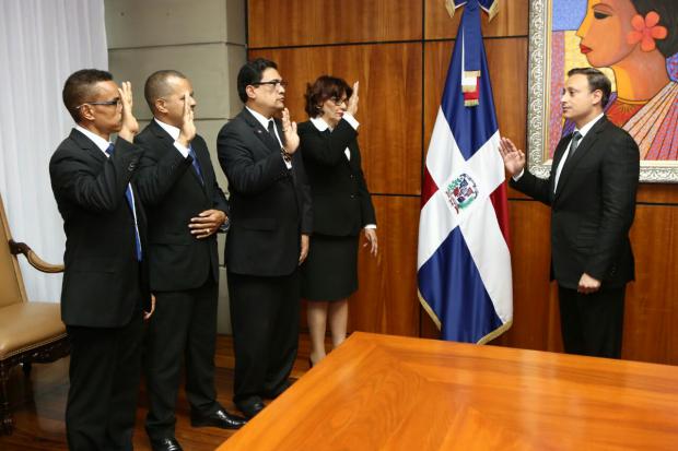 Procurador juramenta nuevos integrantes del Consejo Superior del Ministerio Público