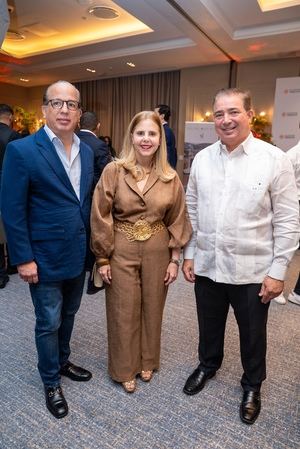 Héctor Porcella, José Ramón Puig y Rachel Porcella de Puig 