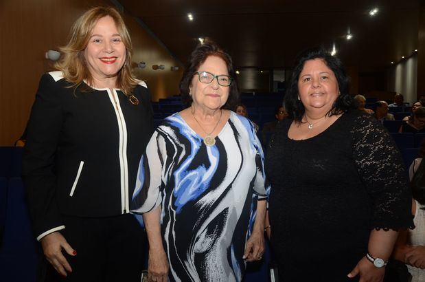 Médicos reumatólogos ponen libro en circulación