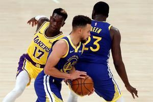 Curry se impone a James y los Warriors sorprenden a los Lakers