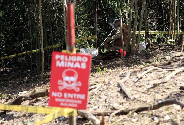 A través de un comunicado, Venezuela denunció que grupos armados irregulares, que asegura provienen de Colombia y a los que acusó de ataques contra instalaciones del Estado, han sembrado minas antipersonales en el estado de Apure.
